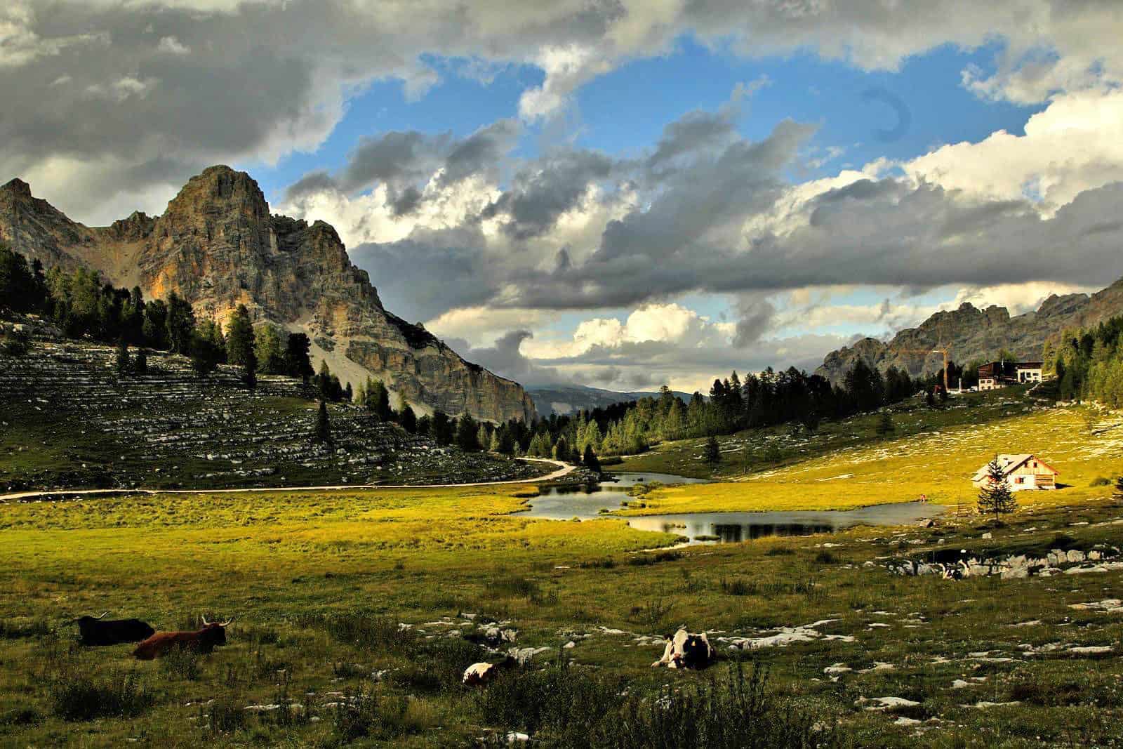 Alpski krajolik Dolomiti Alpski krajolik Dolomiti